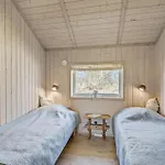 Semesterbostad 2 Bedroom Cozy In *